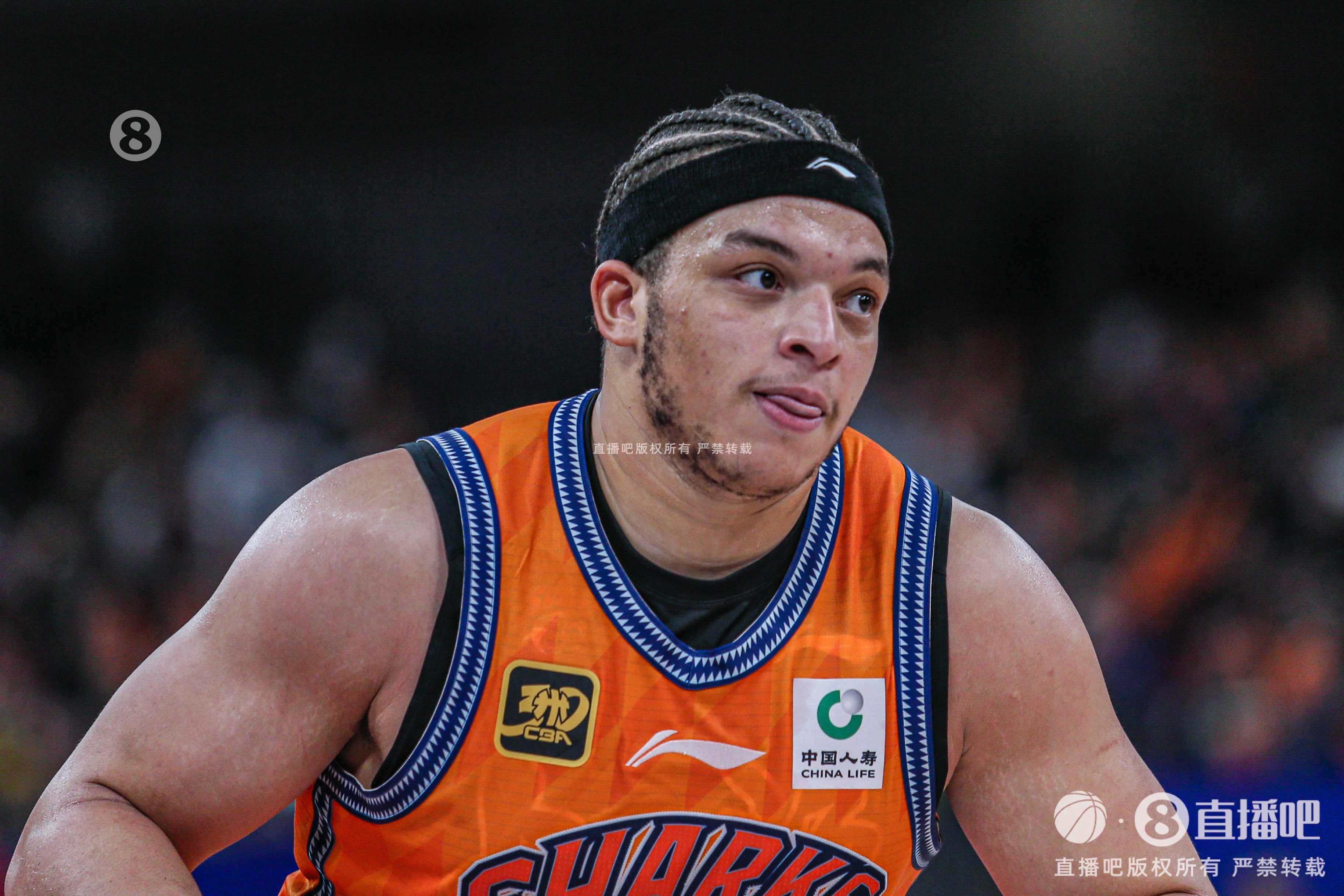 体育赛事-无所不能！洛夫顿19中12砍下31分7板11助 正负值+21最高