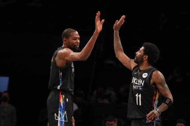 Kaiyun Sports-轻松写意！杜兰特欧文合砍67分 纳什：常规操作